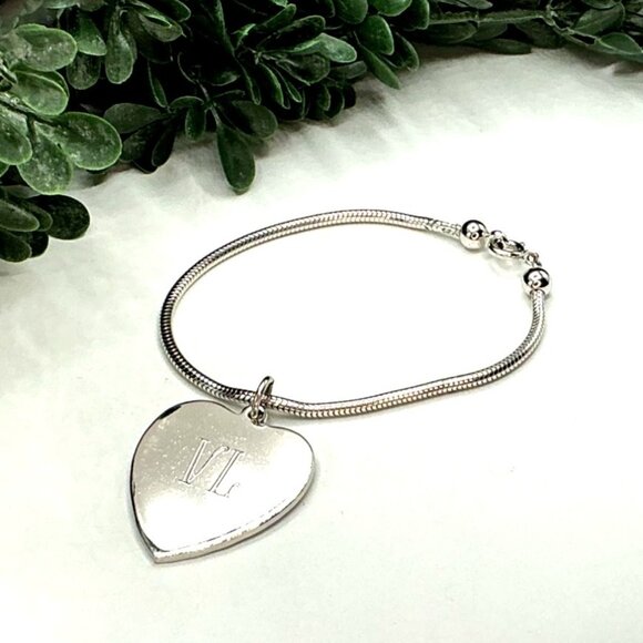 Silver-Toned Chain Bracelet With Engraved Heart Pendant VL Design by Coror - Picture 5 of 8